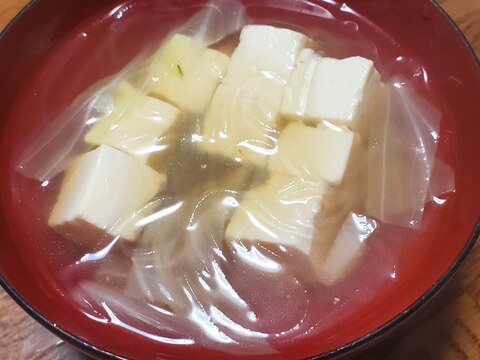 うどんスープの素で豆腐春雨スープ